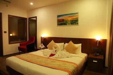 Отель Sky Penta Residency