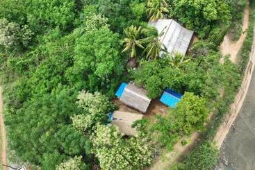 בית מלון כפרי Wild Safari Clay House