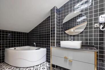 פנסיון Geometric  Home White Space B&b