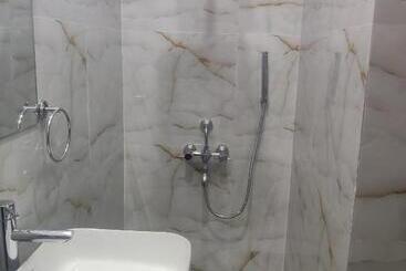 پانسیون The Corridor Inn