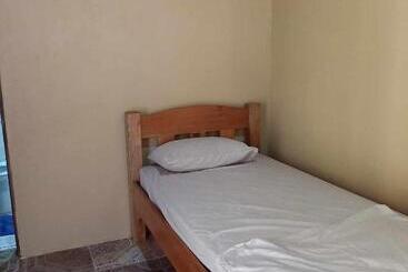 호스텔 Surf Shack Room #1