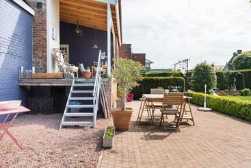 مبيت وإفطار Gastenverblijf In Belle Epoque Woning