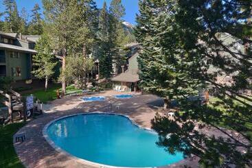 هتل آپارتمان Cozy Ski Chalet Only 120 Yds To Lift! King Bed