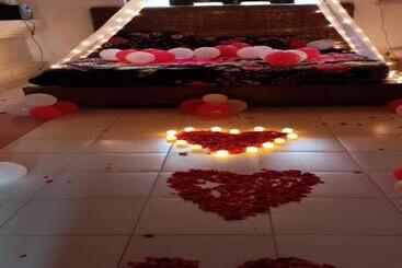 בית מלון כפרי Black And White Restaurant Garden, Pali