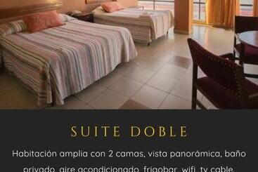 هتل Hostal Cristal