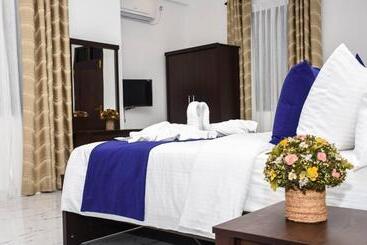 Mamma Raji Hotel   Freedom Paradise