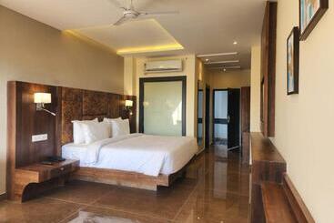 فندق Staycation Premium Riviera Resort Dharamshala   A Riverside Resort With Balcony View