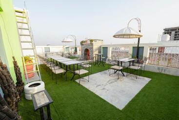 Отель Sahibs Lighthouse   Bon Fire Included