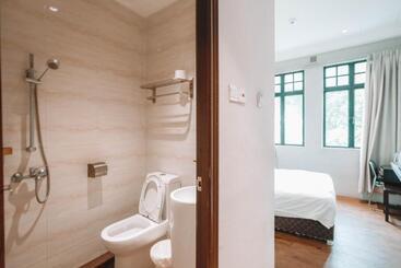 Noble Hotel Express, Check In 10pm, Check Out 9am