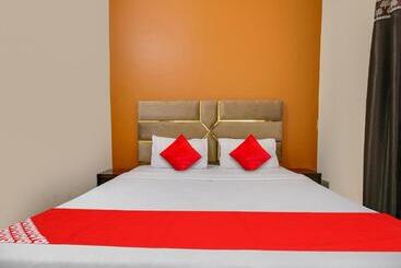 Oyo Hotel Riyasat Inn