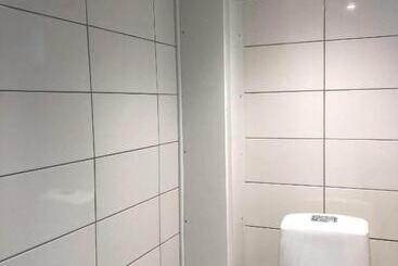 Пансион Peaceful And Friendly Semi Basement With 3 Bedrooms