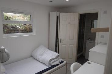 بنسيون The Old Guest House, Norbury Avenue