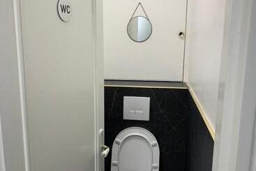 Bed and Breakfast Chambre Privée Face Arrêt De Tram Proche Métro 5 Pablo Picasso, Chambres Individuelles , La Cuisine