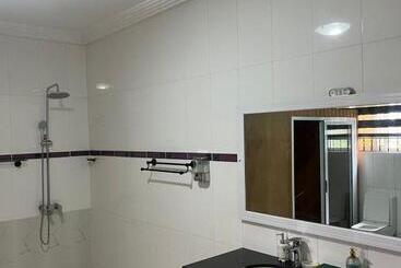 تختخواب و صبحانه Dream Court