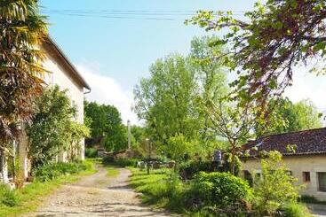 住宿加早餐  Hameau De La Brousse