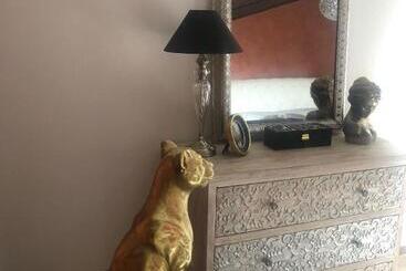 ベッドアンドブレックファースト Maranello Room