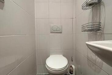 هتل Budget Rooms Just For Sleeping   Digital Access