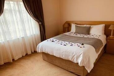 ホテル Khutsong Lodge