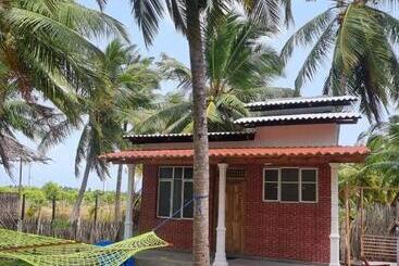 Отель Yellow Breeze Villa