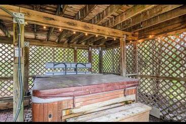 膳宿费 Charming Canton Guesthouse With Private Entrance & Hot Tub