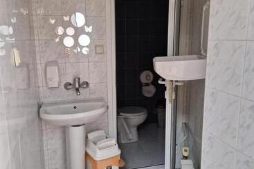 פנסיון Lambo S Corner Varna   Guest Rooms