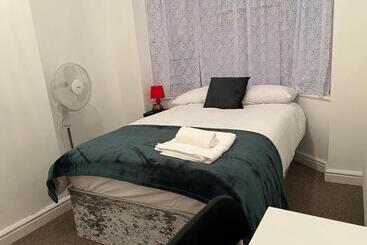 ペンション The Coral Guest House 1 Mile From Winchester Market