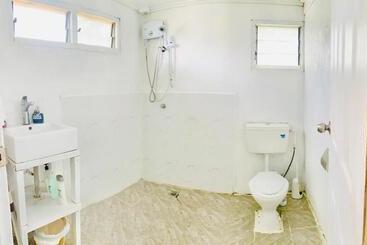 پانسیون Tonga Cottage   Private Double Room Shared Facility