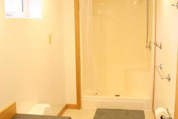 هتل 9th Ave Hostel