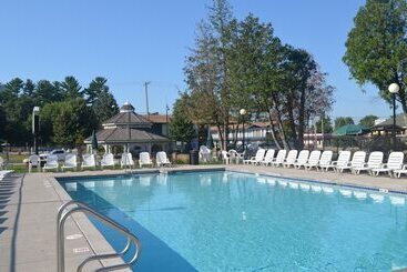 هتل Amber S Inn & Suites
