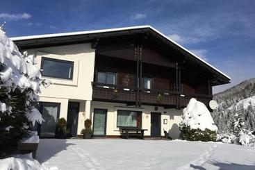 هتل Appartement Latschen Ferienhaus An Der Nockalmbahn