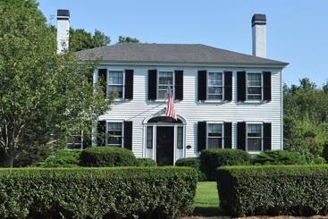 فندق Candleberry Inn On Cape Cod