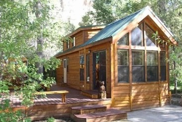 בית מלון כפרי Cedar Pines Resort