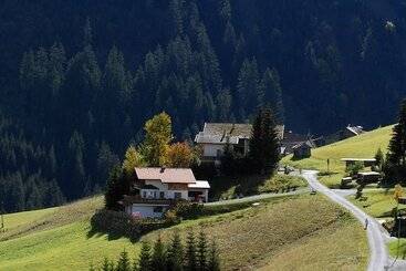 בית מלון כפרי Häus`l Am Ruan