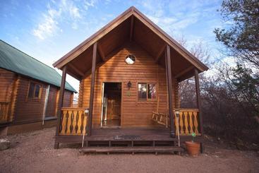 בית מלון כפרי Katie's Cozy Cabins