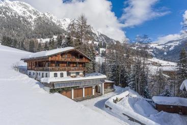 Отель Landhaus Alpbach