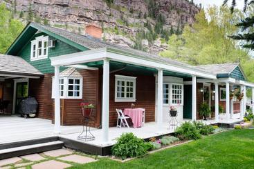 هتل Secret Garden Bed And Breakfast