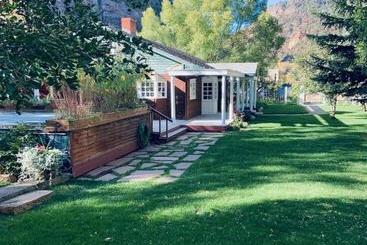 هتل Secret Garden Bed And Breakfast