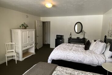 فندق Stone Hollow