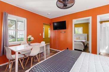 בית מלון כפרי The Beaches Guest Rooms And Cottages