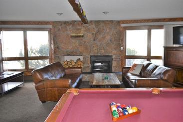 فندق The Mountaineer Hostel