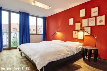 No Shoes Hotel And Green Bar