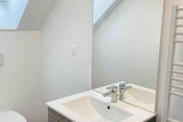 Agréable Appartement Entièrement Refait Neuf