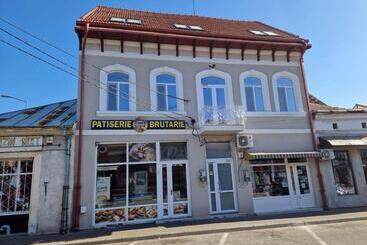 Апарт-отель Bizi House Accommodation