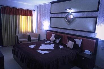 בית מלון כפרי Gajapati Resort