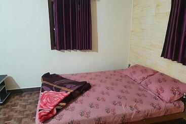 בית מלון כפרי Renewed Jadeshwar Farm Resort