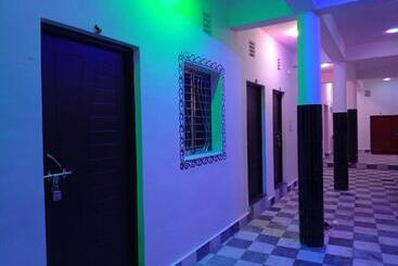 בית מלון כפרי Maa Mangala Tourist Hote & Lodge