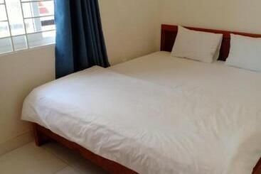 هتل Nhà Nghỉ Linh Quân 1