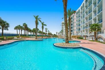 Отель The Center Of Paradise