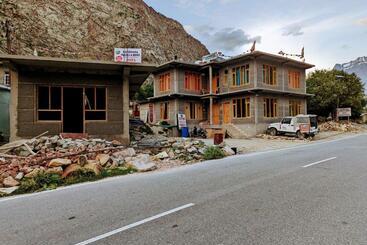 Пансион Satdhara Travels And Homes Jispa