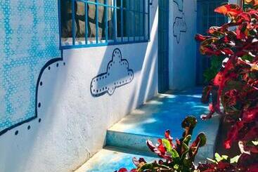 פנסיון Surf N Roll House